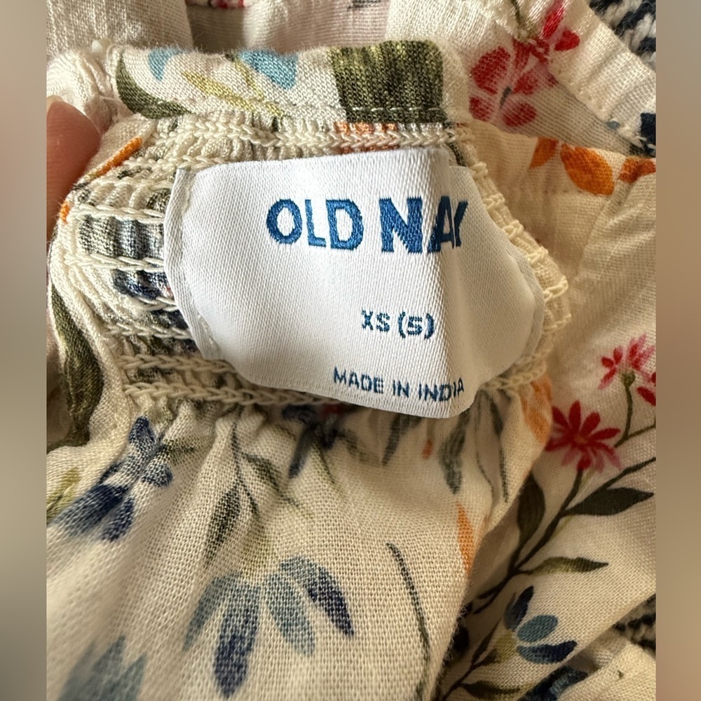🌼 Old Navy Floral Smocked Peasant Blouse – Girl’s XS (5) - Picture 3 of 4